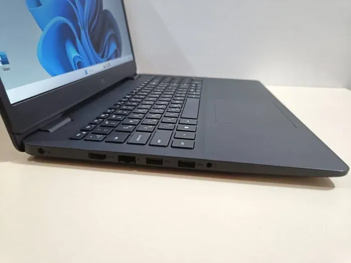 Ноутбук Dell Inspiron 3501 / 15.6" (1920x1080) IPS / Intel Core i5-1035G1 (4 (8) ядра 1.0 - 3.6 GHz) / 12 GB DDR4 / 256 GB SSD / Intel UHD Graphics / WebCam / Windows 11 Pro б/в - зображення 4