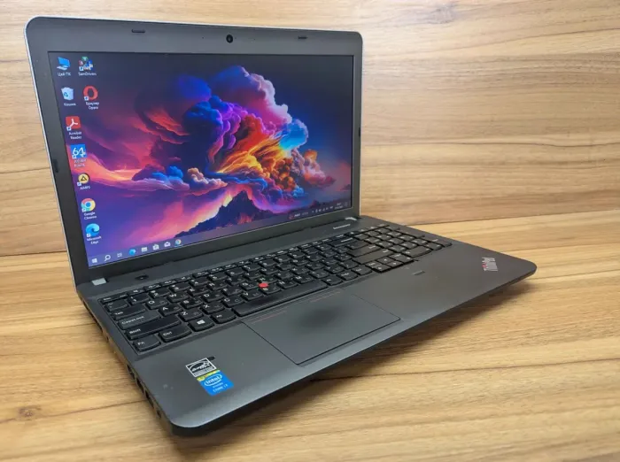 Ноутбук Lenovo ThinkPad Edge E540 / 15.6" (1366x768) TN / Intel Core i7-4702MQ (4 (8) ядра по 2.2 - 3.2 GHz) / 8 GB DDR3 / 240 GB SSD / Intel HD Graphics 4600 / WebCam / Fingerprint / Windows 10 б/в - зображення 4