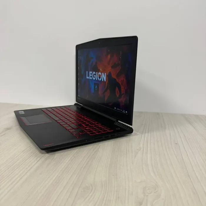 Ігровий ноутбук Lenovo Legion Y520-15IKBN / 15.6" (1920x1080) IPS / Intel Core i7-7700HQ (4 (8) ядра по 2.8 - 3.8 GHz) / 16 GB DDR4 / 256 GB SSD + 1000 GB HDD / nVidia GeForce GTX 1050 Ti, 2 GB GDDR5, 128-bit / WebCam б/в - зображення 5