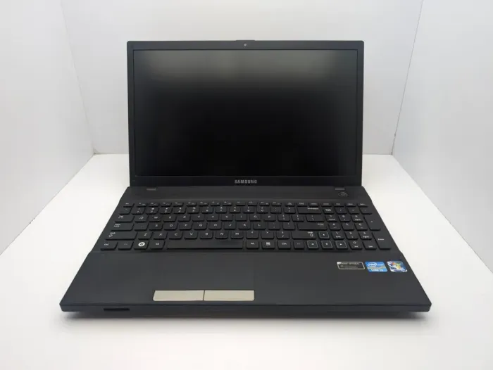 Ноутбук Samsung NP300V5A / 15.6" (1366x768) TN / Intel Core i3-2350M (2 (4) ядра по 2.3 GHz) / 6 GB DDR3 / 1000 GB HDD / nVidia GeForce GT 520MX, 1GB DDR3, 64-bit / WebCam б/в - зображення 7