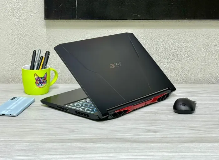 Ігровий ноутбук Acer Nitro 5 AN515-45 / 15.6" (1920x1080) IPS / AMD Ryzen 5 5600H (6 (12) ядер по 3.0 - 4.2 GHz) / 16 GB DDR4 / 512 GB SSD M.2 / nVidia GeForce RTX 3070, 8 GB GDDR6, 256-bit / WebCam / Win 11 Home б/в - зображення 6