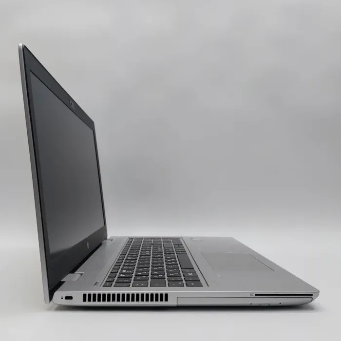 Ноутбук HP ProBook 650 G4 / 15.6" (1920x1080) IPS / Intel Core i5-8250U (4 (8) ядра по 1.6 - 3.4 GHz) / 16 GB DDR4 / 256 GB SSD / Intel HD Graphics 620 / WebCam б/в - зображення 4