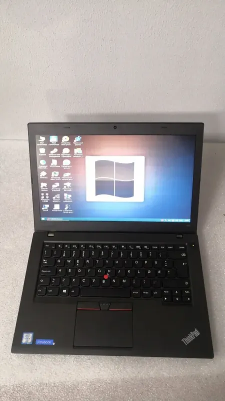 Ноутбук Lenovo ThinkPad / 14" TN / Core i5-6200U (2(4) ядра по 2.4-3 GHz) / 8GB DDR3 / 120GB SSD / HD Graphics 520 / WebCam б/в - зображення 2