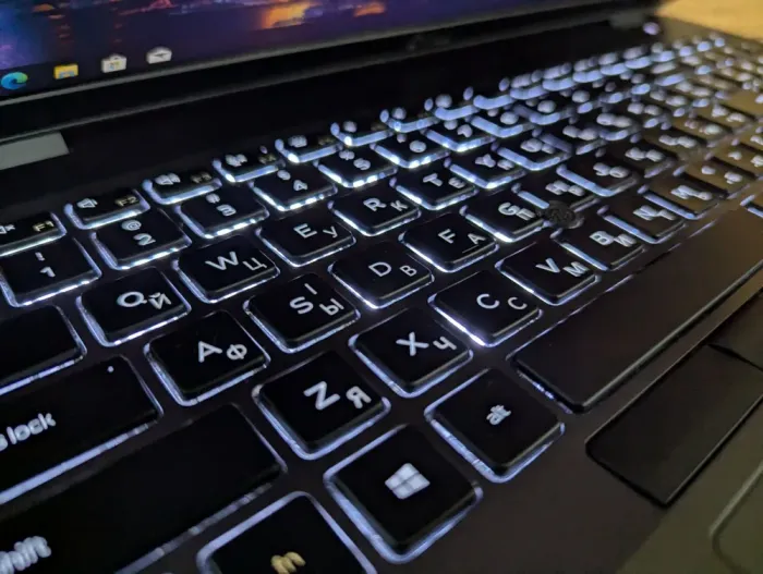 Ультрабук Б-клас Dell Latitude 5500 / 15.6" (1920x1080) IPS Touch / Intel Core i5-8365U (4 (8) ядра по 1.6 - 4.1 GHz) / 16 GB DDR4 / 512 GB SSD / Intel UHD Graphics / WebCam / Windows 10 б/в - зображення 7