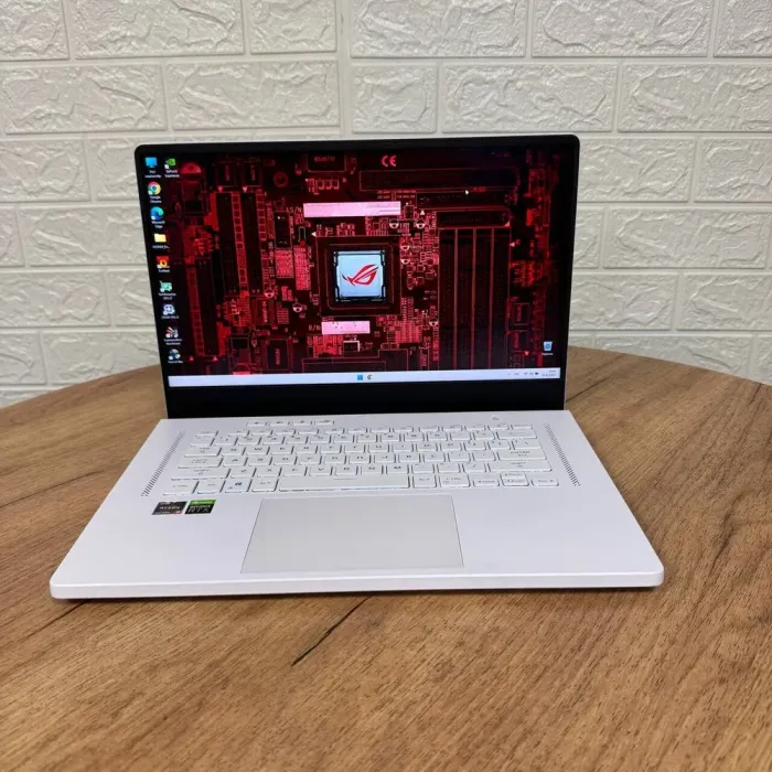 Ігровий ультрабук Asus ROG Zephyrus GA503QS White / 15.6" (2560x1440) IPS / AMD Ryzen 9 5900HS (8 (16) ядер по 3.0 - 4.6 GHz) / 32 GB DDR4 / 1000 GB SSD / nVidia GeForce RTX 3080, 8 GB GDDR6, 256-bit б/в - зображення 2