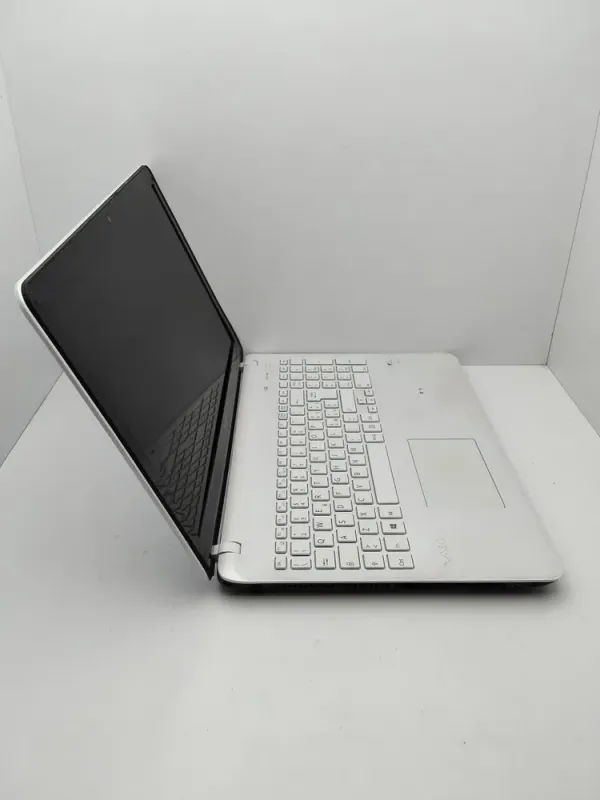 Ноутбук Б-клас Sony Vaio SVF156 / 15.6" (1366x768) TN / Intel Core i3-3217U (2 (4) ядра по 1.8 GHz) / 6 GB DDR3 / 500 GB HDD / nVidia GeForce GT 740M, 1 GB GDDR3, 128-bit / WebCam / АКБ не тримає б/в - зображення 6