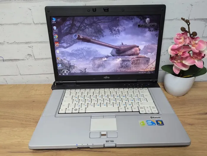 Ноутбук Fujitsu LifeBook E780 / 15.6" (1366x768) TN / Intel Core i3-370M (2 (4) ядра по 2.4 GHz) / 8 GB DDR3 / 128 GB SSD / Intel HD Graphics / WebCam / Без АКБ б/в - зображення 2