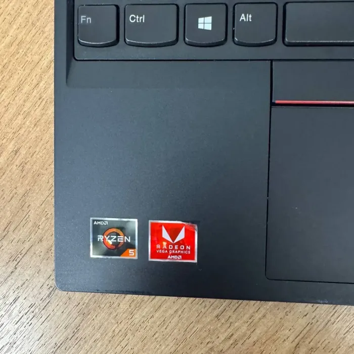 Ноутбук Б-клас Lenovo ThinkPad E585 / 15.6" (1920x1080) IPS / AMD Ryzen 5 2500U (4 (8) ядра по 2.0 - 3.6 GHz) / 8 GB DDR4 / 256 GB SSD NVMe / AMD Radeon Vega 8 Graphics / WebCam б/в - зображення 8