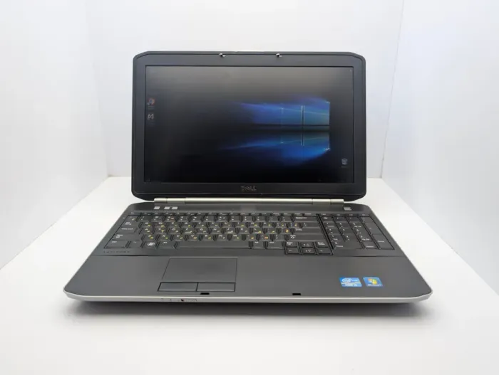 Ноутбук Dell Latitude E5520 / 15.6" (1366x768) TN / Intel Core i5-2520M (2 (4) ядра по 2.5 - 3.2 GHz) / 6 GB DDR3 / 240 GB SSD / Intel HD Graphics 3000 / WebCam б/в - зображення 2