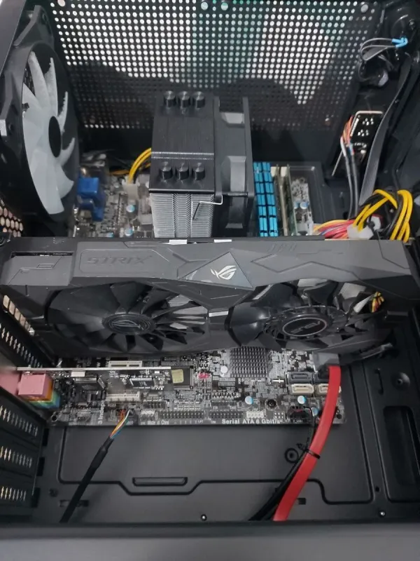 Ігровий ПК AeroCool PGS FALCON-A-BK-V1 FRGB Tower / Intel Core i7-4770 (4 (8) ядра по 3.4 - 3.9 GHz) / 24 GB DDR3 / 480 GB SSD + 500 GB HDD / AMD Radeon RX 470, 4 GB GDDR5, 256-bit / 350W б/в - зображення 5