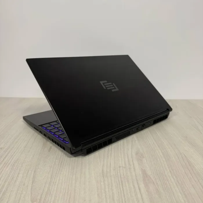 Ігровий ноутбук Б-класу Maingear Vector Pro 2 MG-VCP2-15I3070T / 15,6" (2560x1440) IPS / Intel Core i9-12900H (14 (20) ядер по 3,8 - 5,0 ГГц) / 16 ГБ DDR5 / 512 ГБ SSD NVMe / nVidia GeForce RTX 3070 Ti, 8 ГБ GDDR6, 256-біт / WebCam б/в - зображення 6