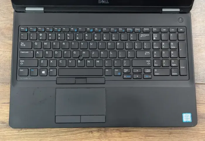 Ноутбук Dell Latitude E5570 / 15.6" (1920x1080) IPS / Intel Core i5-6300U (2 (4) ядра по 2.4 - 3 GHz) / 8 GB DDR4 / 256 GB SSD / HD Graphics 520 / WebCam б/в - зображення 3