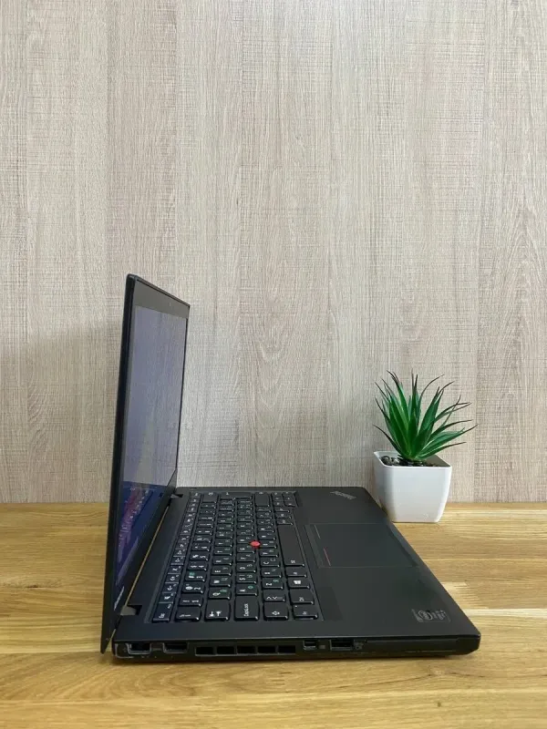 Ноутбук Б-клас Lenovo ThinkPad T440s / 14" (1600x900) TN / Intel Core i5-4300U (2 (4) ядра по 1.9 - 2.9 GHz) / 8 GB DDR3 / 128 GB SSD / Intel HD Graphics 4400 / WebCam / VGA б/в - зображення 5