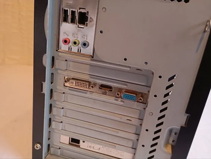 ПК Asus Tower / AMD FX-Series FX-8300 (8 ядер по 3.3 - 4.2 GHz) / 16 GB DDR3 / 120 GB SSD + 500 GB HDD / nVidia GeForce 210, 1 GB DDR3, 64-bit / DVD-ROM / 450W б/в - зображення 4