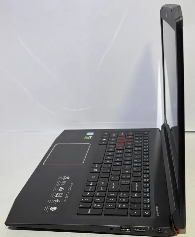 Ігровий ноутбук Aсer Predator Helios 300 ph315-51-71FS / 15,6" (1920x1080) IPS / Intel Core i7-8750H (6 (12) ядер по 2,2 - 4,1 ГГц) / 32 ГБ DDR4 / 256 ГБ SSD + 1000 ГБ HDD / nVidia GeForce GTX 1060, 6 ГБ GDDR5, 192-біт / WebCam б/в - зображення 6