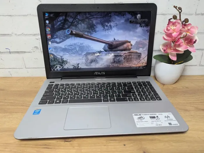 Ноутбук Asus R556L / 15.6" (1920x1080) TN / Intel Core i5-5200U (2 (4) ядра по 2.2 - 2.7 GHz) / 8 GB DDR3 / 256 GB SSD / Intel HD Graphics 5500 / WebCam б/в - зображення 2