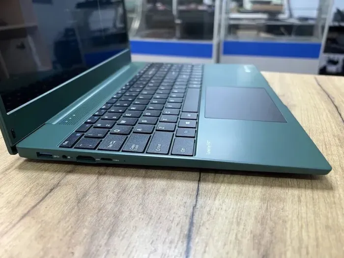 Ультрабук Gateway GWTN156-12GR / 15.6" (1920x1080) IPS / AMD Ryzen 3 3250U (2 (4) ядра по 2.6-3.5 GHz) / 4 GB DDR4 / 128 GB SSD / Radeon RX Vega 3 Graphics / WebCam / HDMI - зображення 4