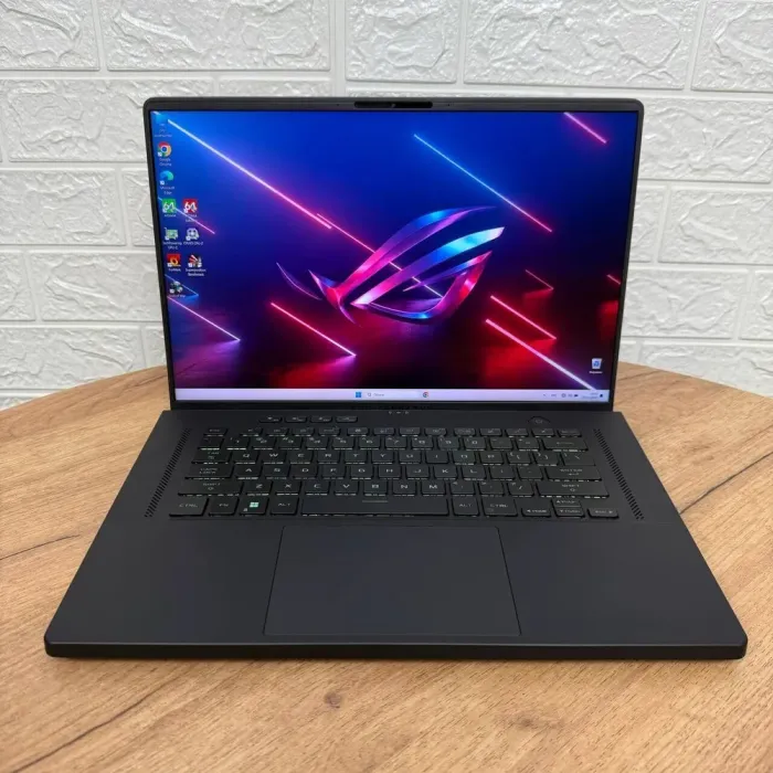 Ігровий ноутбук Asus ROG Zephyrus M16 GU603ZW / 16" (2560x1600) IPS / Intel Core i9-12900H (14 (20) ядер по 3.8 - 5.0 GHz) / 16 GB DDR5 / 1000 GB SSD / nVidia GeForce RTX 3070 Ti, 8 GB GDDR6, 256-bit / WebCam б/в - зображення 2