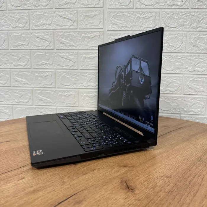 Ігровий ноутбук Asus TUF Gaming Advantage A16 FA617NS / 16" (2560x1600) IPS / AMD Ryzen 7 7735HS (8 (16) ядер по 3.2 - 4.75 GHz) / 16 GB DDR5 / 512 GB SSD / AMD Radeon RX 7600S, 8 GB GDDR6, 128-bit / WebCam б/в - зображення 5