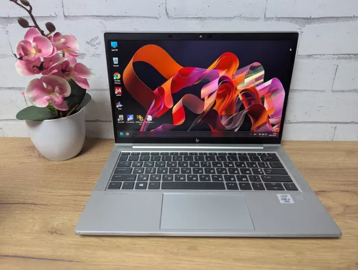Ультрабук Б-клас HP EliteBook 830 G7 / 13.3" (1920x1080) IPS / Intel Core i5-10310U (4 (8) ядра по 1.7 - 4.4 GHz) / 16 GB DDR4 / 256 GB SSD / Intel UHD Graphics / WebCam б/в - зображення 2
