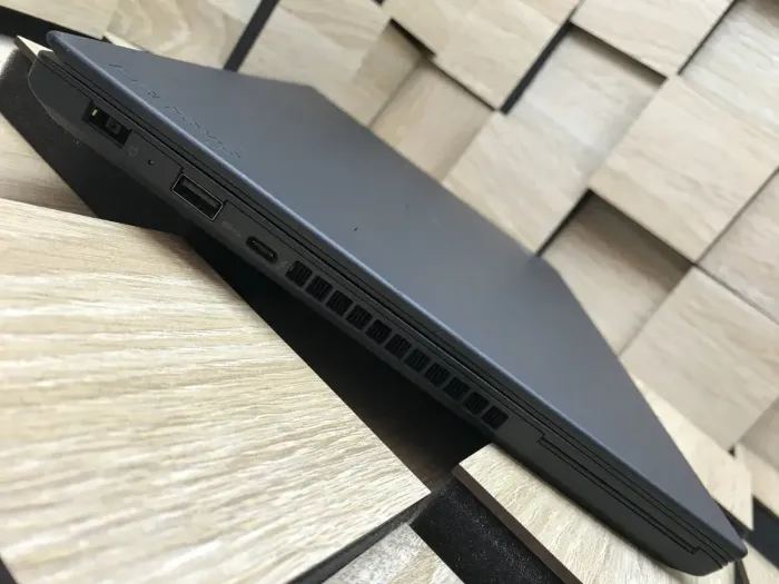 Ультрабук Б-клас Lenovo ThinkPad T470 / 14" (1366x768) TN / Intel Core i5-7300U (2 (4) ядра по 2.6 - 3.5 GHz) / 8 GB DDR4 / 480 GB SSD / Intel HD Graphics 520 / WebCam / Fingerprint / USB 3.1 / HDMI б/в - зображення 5