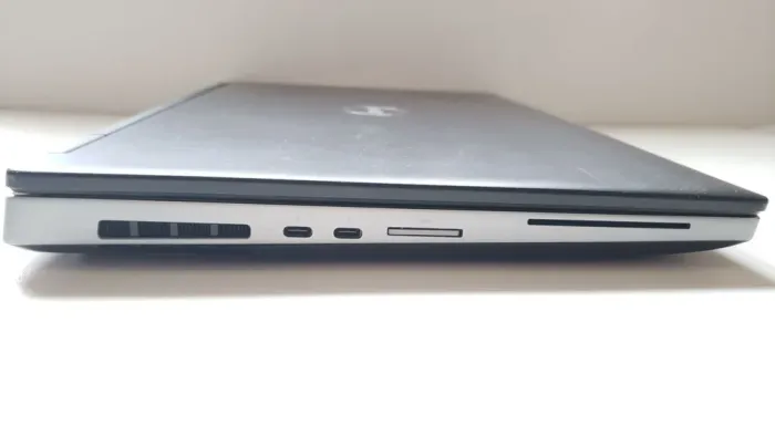 Мобільна робоча станція Dell Precision 7530 / 15.6" (1920x1080) IPS / Intel Xeon E-2186M (6 (12) ядер по 2.9 - 4.8 GHz) / 64 GB DDR4 / 256 GB SSD M.2 + 512 GB SSD M.2 / nVidia Quadro P3200, 6 GB GDDR5, 192-bit / WebCam б/в - зображення 4