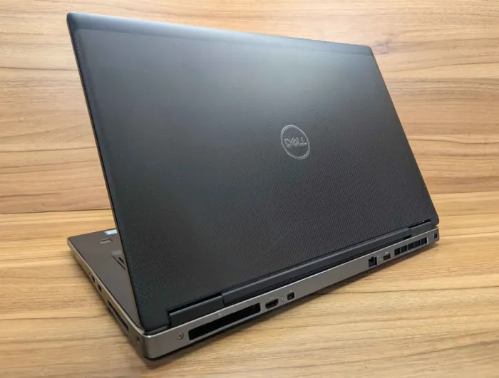 Мобільна робоча станція Dell Precision 7730 / 17.3" (1920x1080) IPS / Intel Core i7-8850H (6 (12) ядер по 2.6 - 4.3 GHz) / 32 GB DDR4 / 512 GB SSD / nVidia Quadro P5200, 16 GB GDDR5, 256-bit / WebCam / TouchID / Windows 10 б/в - зображення 7