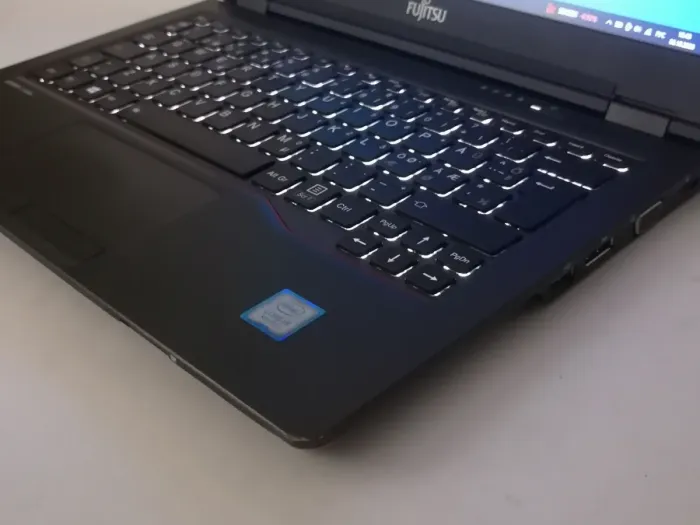 Нетбук Fujitsu LifeBook U727 / 12.5" (1920x1080) IPS / Intel Core i5-7200U (2 (4) ядра по 2.5 - 3.1 GHz) / 8 GB DDR4 / 128 GB SSD / Intel HD Graphics 620 / WebCam / VGA / Windows 10 Pro б/в - зображення 4