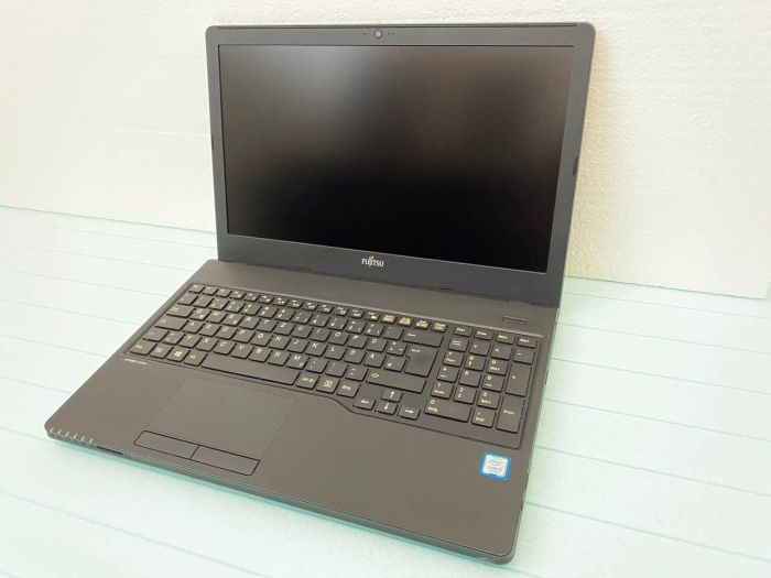 Ноутбук Fujitsu LifeBook A557 / 15.6" (1920x1080) IPS / Intel Core i5-7200U (2 (4) ядра по 2.5 - 3.1 GHz) / 8 GB DDR4 / 250 GB SSD / Intel HD Graphics 620 / WebCam / DVD-ROM б/в - зображення 4