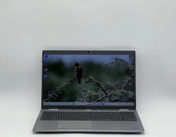 Ультрабук Б-клас Dell Latitude 5520 / 15.6" (1366x768) TN / Intel Core i5-1145G7 (4 (8) ядра по 2.6 - 4.4 GHz) / 8 GB DDR4 / 240 GB SSD / Intel Iris Xe Graphics / WebCam б/в - зображення 2