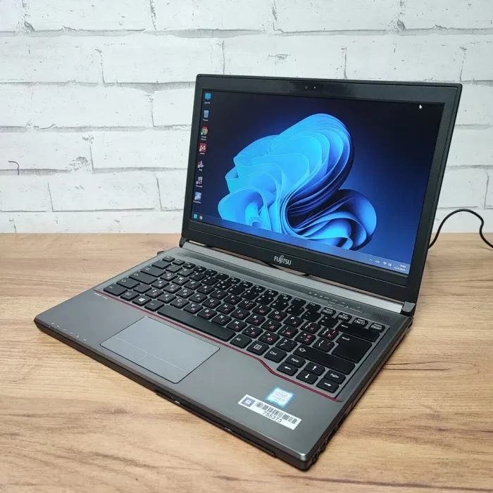 Ноутбук Б-клас Fujitsu LifeBook E736 / 13.3" (1920x1080) TN / Intel Core i5-6300U (2 (4) ядра по 2.4 - 3.0 GHz) / 8 GB DDR4 / 128 GB SSD / Intel HD Graphics 520 / WebCam / Без АКБ б/в - зображення 5