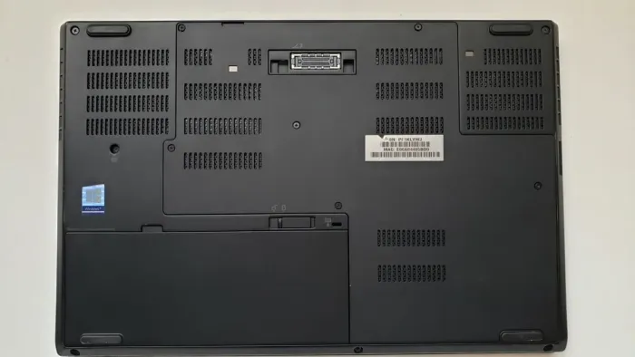 Мобільна робоча станція Lenovo ThinkPad P51 / 15.6" (3840x2160) IPS / Intel Xeon E3-1505M v6 (4 (8) ядра по 3.0 - 4.0 GHz) / 32 GB DDR4 / 512 GB SSD / nVidia Quadro M2200, 4 GB GDDR5, 128-bit / WebCam / Win 10 Pro б/в - зображення 9