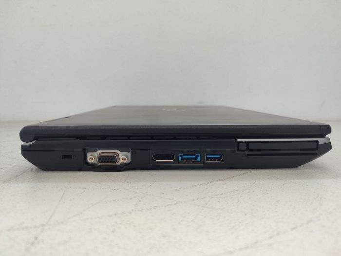 Ноутбук Fujitsu LifeBook E782 / 15.6" (1600x900) TN / Intel Core i5-3230M (2 (4) ядра по 2.6 - 3.2 GHz) / 8 GB DDR3 / 128 GB SSD / HD Graphics 4000 б/в - зображення 3