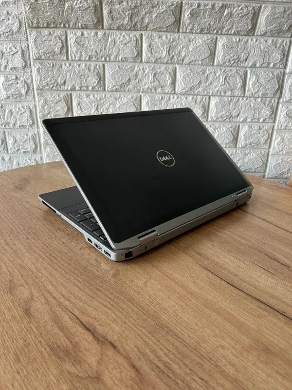 Ноутбук Б-клас Dell Latitude E6530 / 15.6" (1366x768) TN / Intel Core i5-3210M (2 (4) ядра по 2.5 - 3.1 GHz) / 4 GB DDR3 / 500 GB HDD / Intel HD Graphics 4000 б/в - зображення 6