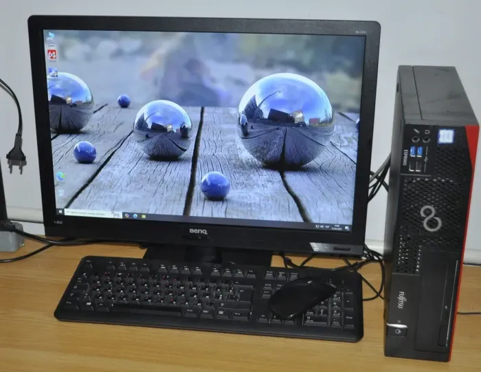 Комплект ПК: Fujitsu D757 E90 SFF / Intel Core i5-6500 (4 ядра по 3.2 - 3.6 GHz) / 8 GB DDR4 / 120 GB SSD + 320 GB HDD / Intel HD Graphics 530 / DVD-ROM + Монітор Б-клас BenQ BL2201PT / 22" (1680x1050) TN + Windows 11 Pro б/в - зображення 2