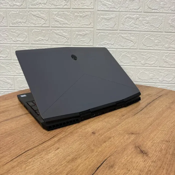 Ігровий ноутбук Б-клас Dell Alienware m15 / 15.6" (1920x1080) IPS / Intel Core i7-8750H (6 (12) ядер по 2.2 - 4.1 GHz) / 32 GB DDR4 / 512 GB SSD / nVidia GeForce RTX 2060, 6 GB GDDR6, 192-bit / WebCam б/в - зображення 6