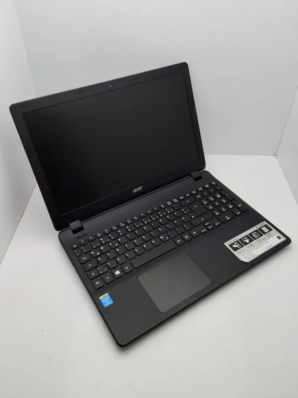 Ноутбук Acer Aspire ES1-512 / 15.6" (1366x768) TN / Intel Pentium N3540 (4 ядра по 2.16 - 2.66 GHz) / 4 GB DDR3 / 500 GB HDD / Intel HD Graphics / WebCam б/в - зображення 3