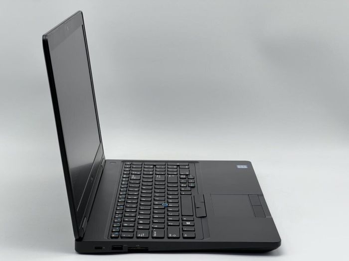 Ноутбук Dell Precision 3530 / 15.6" (1920x1080) IPS / Intel Core i5-8400H (4 (8) ядра по 2.5 - 4.2 GHz) / 16 GB DDR4 / 240 GB SSD / Intel UHD Graphics 630 / WebCam б/в - зображення 3