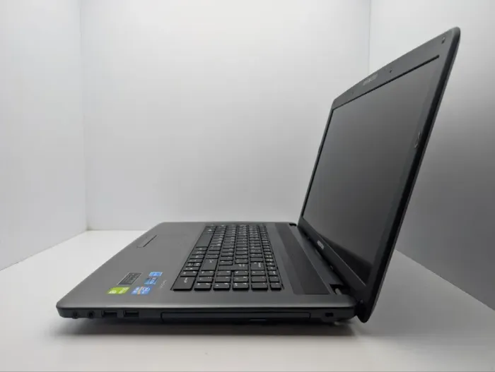 Ноутбук Medion Akoya P7818 / 17.3" (1600x900) TN / Intel Core i3-3110M (2 (4) ядра по 2.4 GHz) / 8 GB DDR3 / 750 GB HDD / nVidia GeForce GT 730M, 2 GB GDDR3, 128-bit / WebCam / DVD-ROM б/в - зображення 5