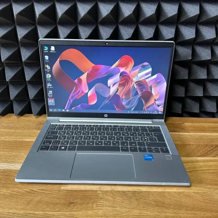 Ультрабук Б-клас HP ProBook 430 G8 / 13.3" (1366x768) TN / Intel Core i3-1115G4 (2 (4) ядра по 4.1 GHz) / 16 GB DDR4 / 256 GB SSD / Intel UHD Graphics / WebCam б/в - зображення 2