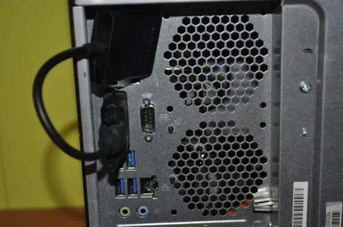 Комп'ютер Fujitsu Esprimo P757 E85 Tower / Intel Core i5-6400 (4 ядра по 2.7 - 3.3 GHz) / 8 GB DDR4 / 120 GB SSD + 500 GB HDD / Intel HD Graphics 530 / Windows 11 Pro б/в - зображення 5