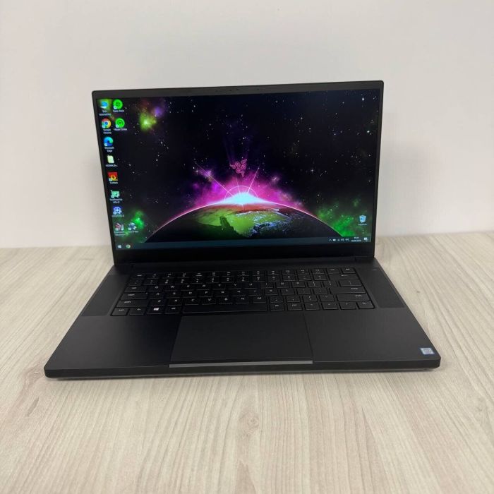 Ігровий ноутбук Razer Blade 15 RZ09-02705 / 15.6" (1920x1080) IPS / Intel Core i7-8750H (6 (12) ядер по 2.2 - 4.1 GHz) / 16 GB DDR4 / 512 GB SSD / nVidia GeForce GTX 1060 Max-Q, 6 GB GDDR5, 192-bit / WebCam б/в - зображення 2