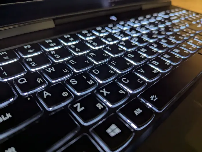 Ігровий ноутбук Lenovo Legion Y7000P-1060 / 15.6" (1920x1080) IPS / Intel Core i7-8750H (6 (12) ядер по 2.2 - 4.1 GHz) / 16 GB DDR4 / 256 GB SSD + 1000 GB HDD / nVidia GeForce GTX 1060, 6 GB GDDR5, 192-bit / HDMI / Windows 10 б/в - зображення 6