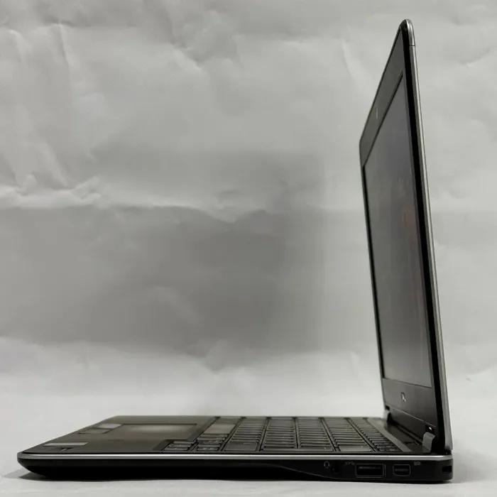 Нетбук Dell Latitude E7240 / 12.5" (1366x768) TN / Intel Core i5-4200U (2 (4) ядра по 1.6 - 2.6 GHz) / 8 GB DDR3 / 128 GB SSD / Intel HD Graphics 4400 / WebCam / Windows 10 Pro б/в - зображення 5