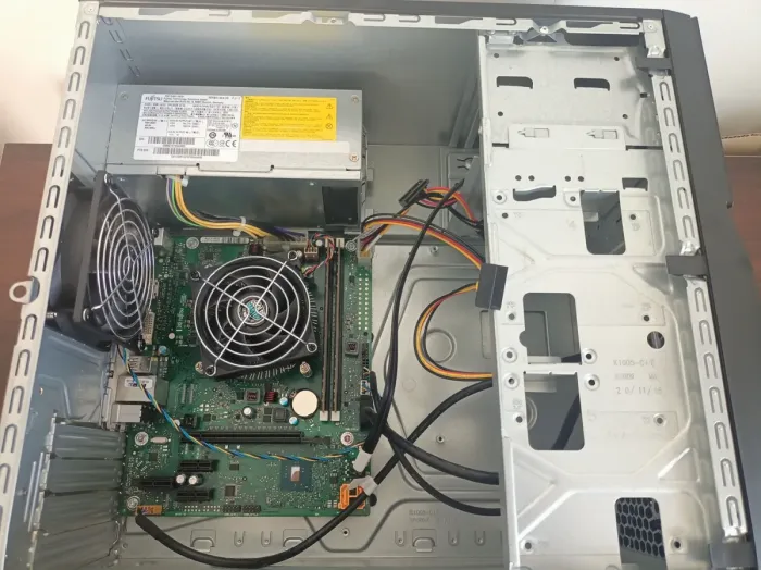 Комп'ютер Fujitsu Esprimo P556 E85 Tower / Intel Core i3-6100 (2 (4) ядра по 3.7 GHz) / 8 GB DDR4 / 256 GB SSD / Intel HD Graphics 530 б/в - зображення 5