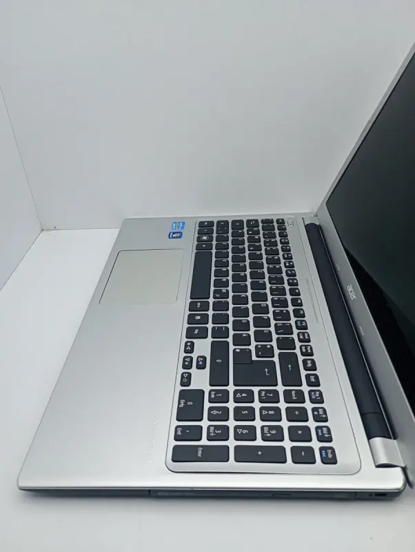 Ноутбук Acer V5-571 / 15.6" (1366x768) TN / Intel Core i3-6006U (2(4) ядра по 2.0 GHz) / 6 GB DDR3 / 500 GB HDD / Intel HD Graphics 520 / WebCam б/в - зображення 4