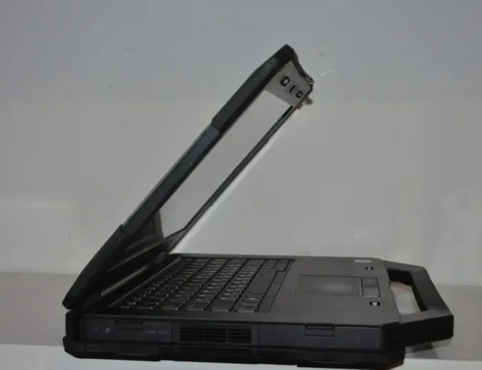 Захищений ноутбук Dell Latitude 5414 Rugged / 14" (1366x768) TN / Intel Core i5-6300U (2 (4) ядра по 2.4 - 3.0 GHz) / 12 GB DDR4 / 240 GB SSD / Intel HD Graphics 520 / WebCam / Wi-Fi / Bluetooth / Windows 11 Pro б/в - зображення 7