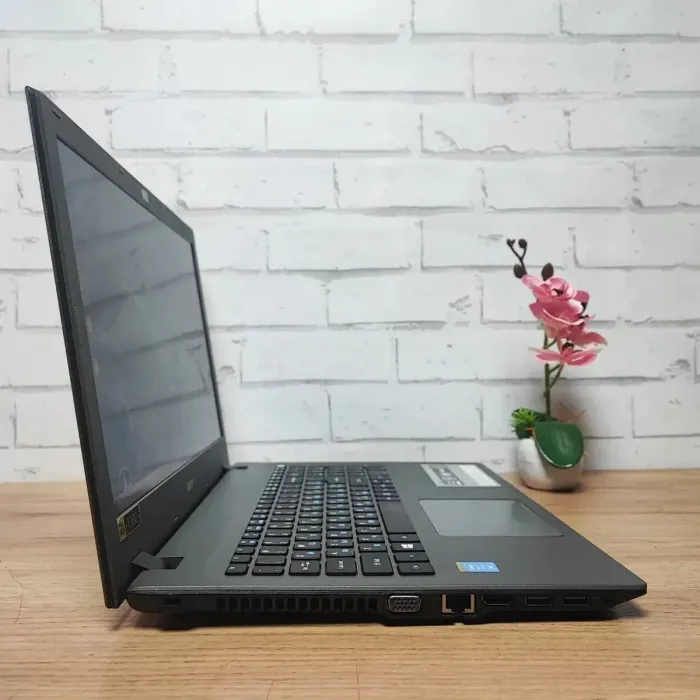 Ноутбук Б-клас Acer Aspire E5-573 / 15.6" (1920x1080) TN / Intel Core i3-5005U (2 (4) ядра по 2.0 GHz) / 8 GB DDR3 / 256 GB SSD / Intel HD Graphics 5500 / WebCam / DVD-ROM б/в - зображення 5