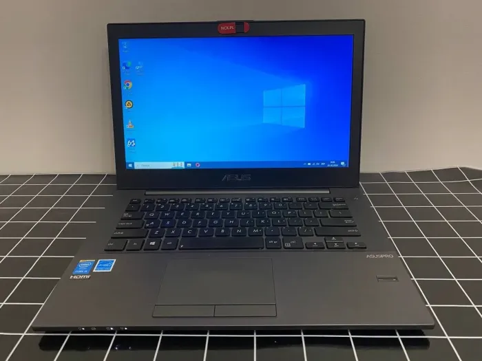 Ультрабук Б-клас Asus ASUSPRO Advanced BU401LA / 14" (1366x768) TN / Intel Core i5-4210U (2 (4) ядра по 1.7 - 2.7 GHz) / 4 GB DDR3 / 256 GB SSD / Intel HD Graphics 4400 / WebCam / HDMI б/в - зображення 2