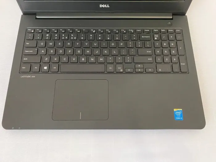 Ноутбук Б-клас Dell Latitude 3550 / 15.6" (1366x768) TN / Intel Core i5-5200U (2 (4) ядра по 2.2 - 2.7 GHz) / 8 GB DDR3 / 240 GB SSD / Intel HD Graphics 5500 / WebCam / HDMI б/в - зображення 4